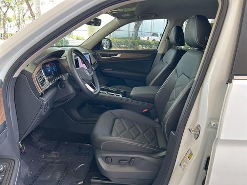 Opal White Pearl 2026 Volkswagen Atlas 2.0T SE W/TECHNOLOGY
