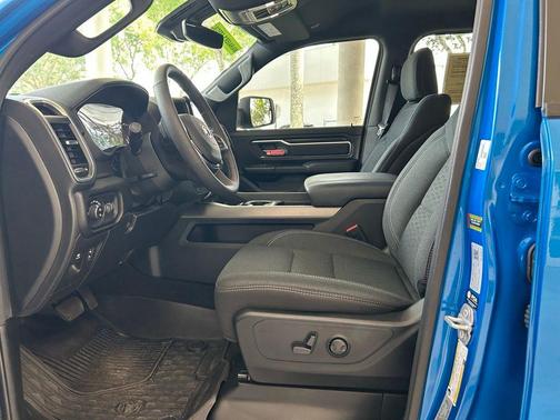 Hydro Blue Pearlcoat 2025 RAM 1500 Big Horn/Lone Star