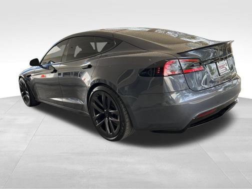 2022 Tesla Model S Plaid