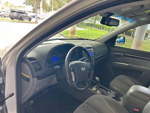 2012 Hyundai SANTA FE SE