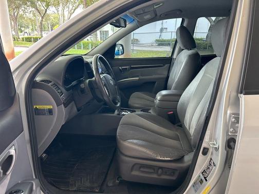 2012 Hyundai SANTA FE SE