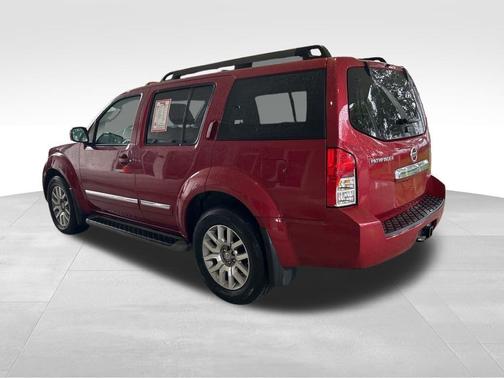 2010 Nissan Pathfinder LE