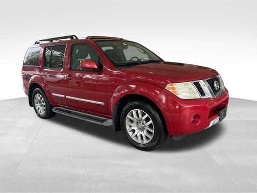 2010 Nissan Pathfinder LE