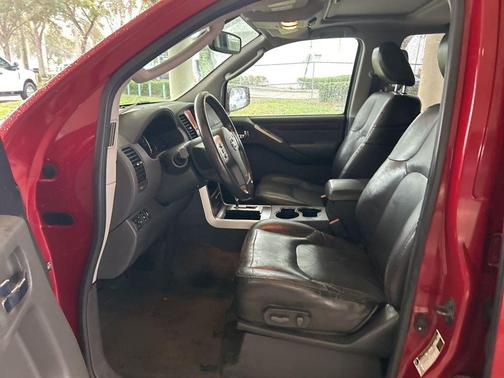 2010 Nissan Pathfinder LE