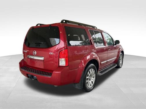 2010 Nissan Pathfinder LE
