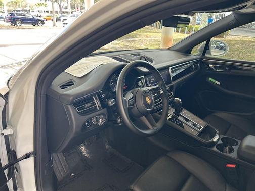 2022 Porsche Macan Base