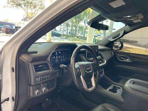 2022 GMC Yukon XL SLE