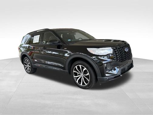 Black Metallic 2025 Ford Explorer ST-Line