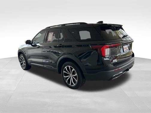 Black Metallic 2025 Ford Explorer ST-Line