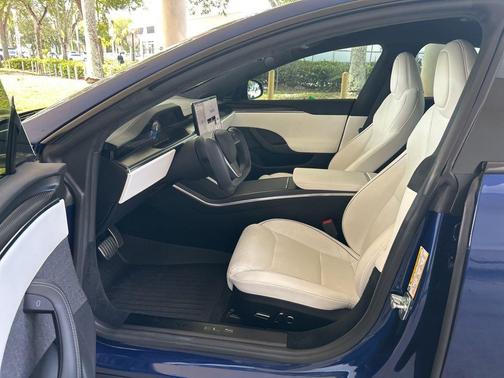 2022 Tesla Model S Plaid