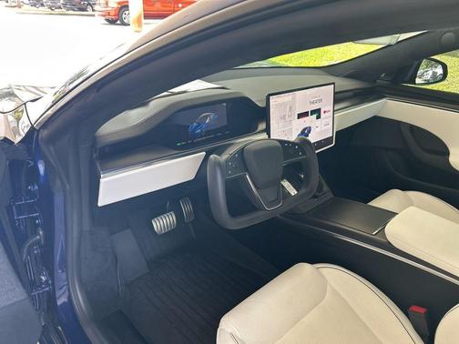 2022 Tesla Model S Plaid