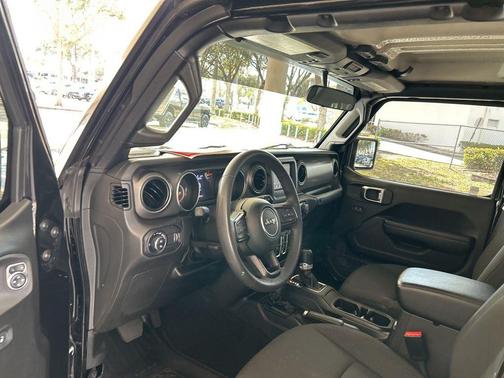 2023 Jeep Gladiator Sport