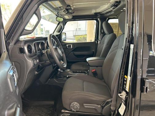 2023 Jeep Gladiator Sport