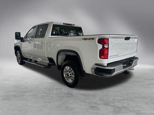 Summit White 2026 Chevrolet Silverado 2500 LT