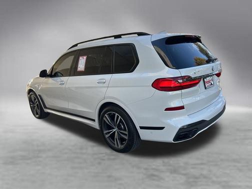 Mineral White Metallic 2022 BMW X7 xDrive40i
