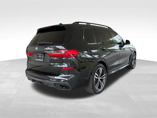 Black Sapphire Metallic 2022 BMW X7 M50i