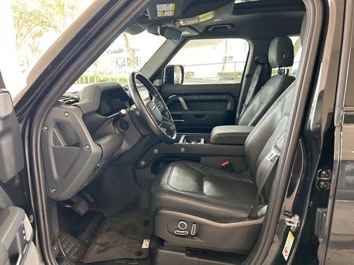 2024 Land Rover Defender P400 X-Dynamic SE