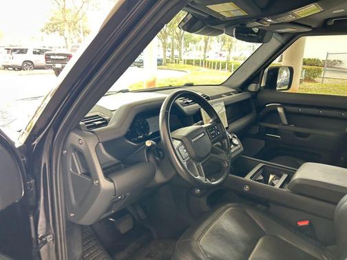 2024 Land Rover Defender P400 X-Dynamic SE