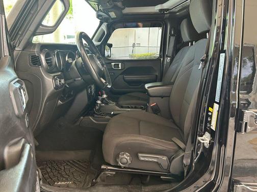 Black Clearcoat 2022 Jeep Wrangler Unlimited Sport Altitude