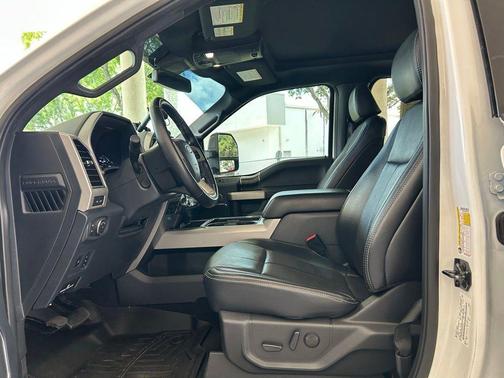 White Metallic 2022 Ford F-250 Lariat