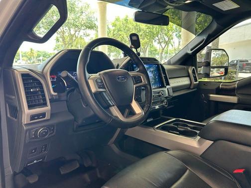 White Metallic 2022 Ford F-250 Lariat