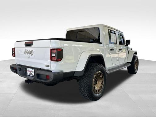 Bright White Clearcoat 2021 Jeep Gladiator Overland