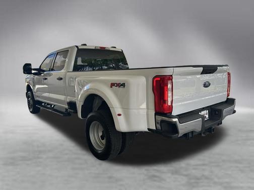 Oxford White 2025 Ford F-350 XLT