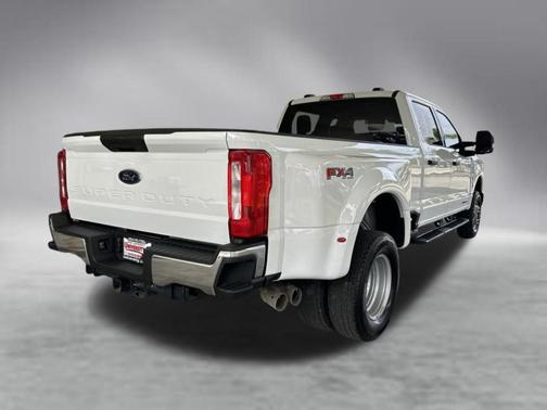 Oxford White 2025 Ford F-350 XLT