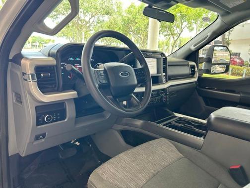 Oxford White 2025 Ford F-350 XLT