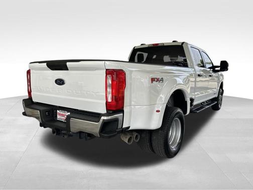 Oxford White 2025 Ford F-350 XLT