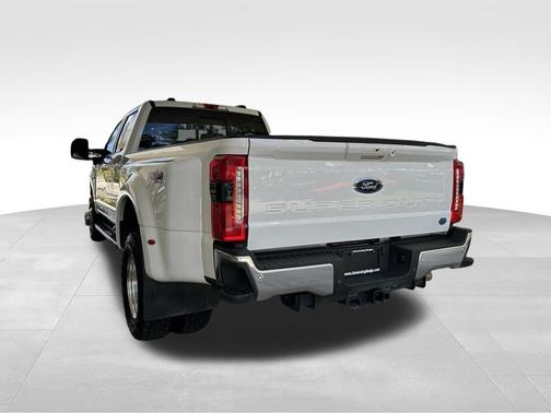 Oxford White 2025 Ford F-350 Lariat Super Duty