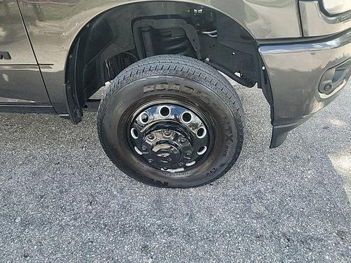 Crystal Metallic 2024 RAM 3500 Big Horn