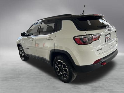 Bright White Clearcoat 2024 Jeep Compass Trailhawk