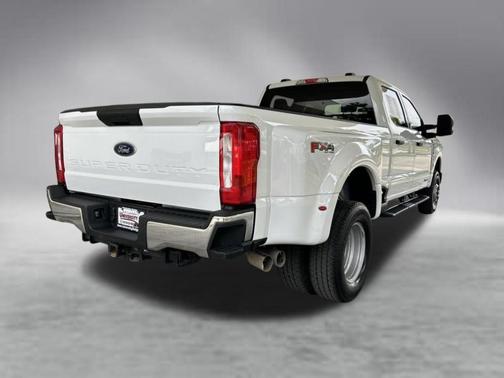 Oxford White 2025 Ford F-350 XLT