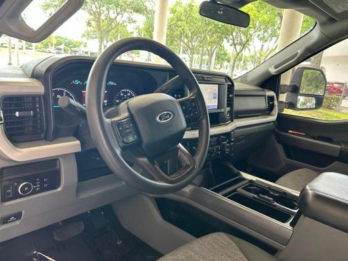 Oxford White 2025 Ford F-350 XLT
