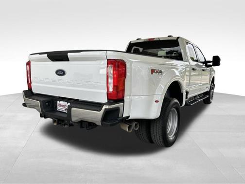 Oxford White 2025 Ford F-350 XLT