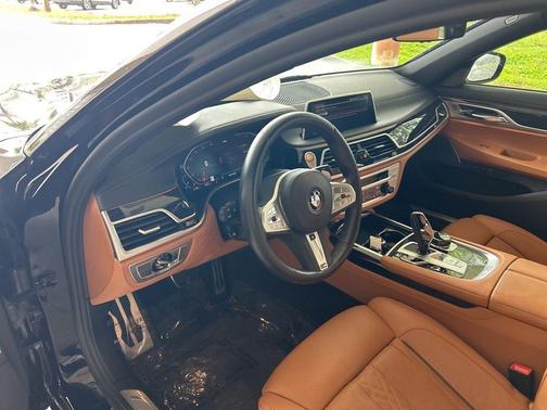 2022 BMW 740 i