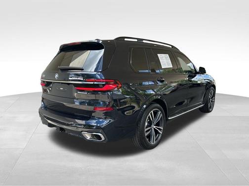 Carbon Black Metallic 2023 BMW X7 xDrive40i
