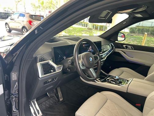 Carbon Black Metallic 2023 BMW X7 xDrive40i