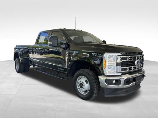 Black Metallic 2025 Ford F-350 XLT
