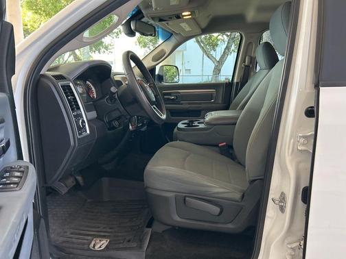 2017 RAM 1500 SLT