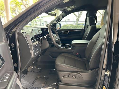 2025 Chevrolet Suburban LS