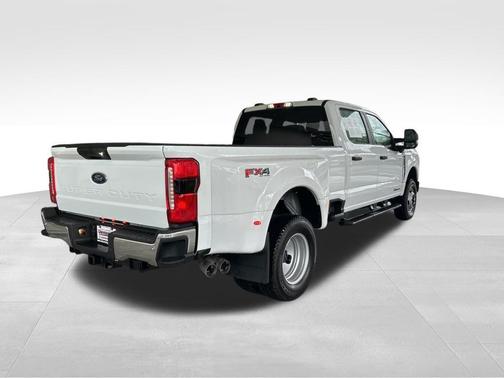 Oxford White 2025 Ford F-350 XL