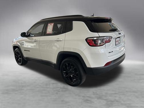 Bright White Clearcoat 2023 Jeep Compass Altitude
