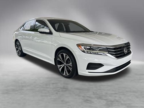Pure White 2022 Volkswagen Passat 2.0T SE
