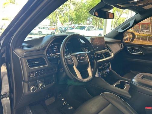 2023 GMC Yukon XL SLT