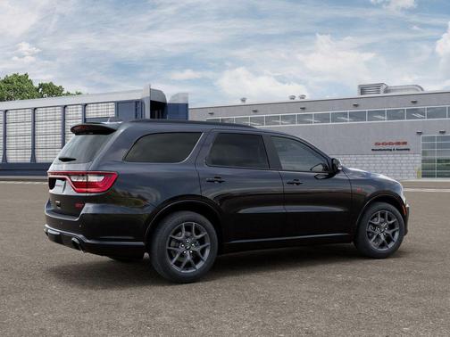 DB Black Crystal Clearcoat 2026 Dodge Durango GT Plus HEMI V8