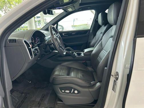 White 2019 Porsche Cayenne Base