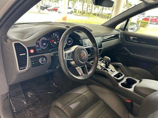 White 2019 Porsche Cayenne Base