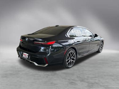 Carbon Black Metallic 2025 BMW 740 i xDrive